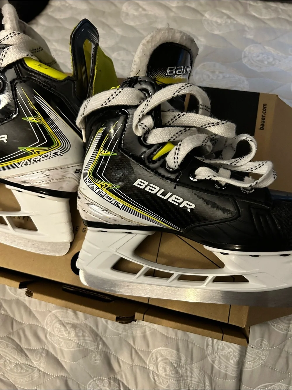 Bauer Kids fly40 11.5Y D Hockey Skates - Vapor Series